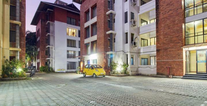 Krishna Gardens Hotel Guruvayur Exterior photo